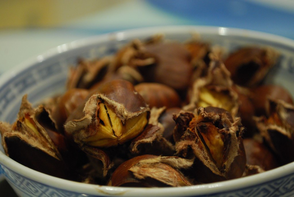 Castagne arrosto, protagoniste della Festa dei Marroni di Combai