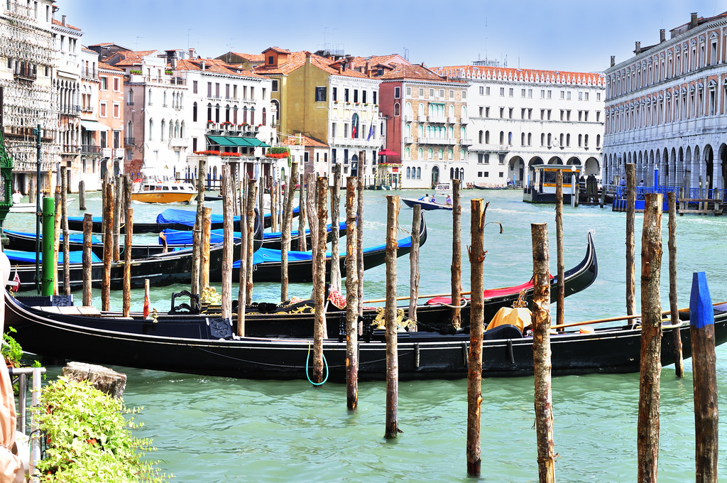 Gondole sul Canal Grande a Venezia, come durante la Vogalonga